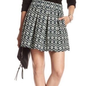 Banana Republic Black and White Patterned Pleated Mini Skirt